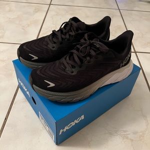 HOKA ARAHI 6 size 7.5B